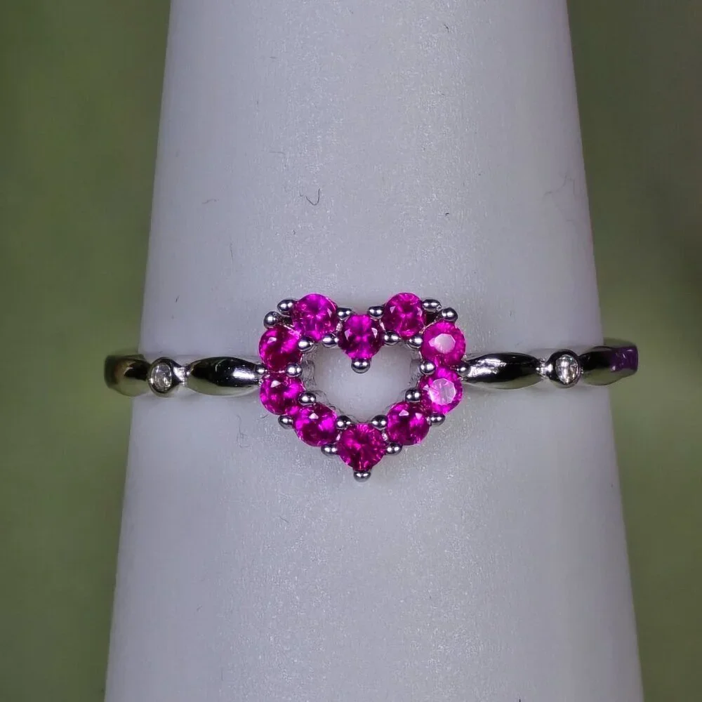 Sterling Silver Heart Shaped Ring With Fuchsia Stones Size‎ 6 (NWOT)